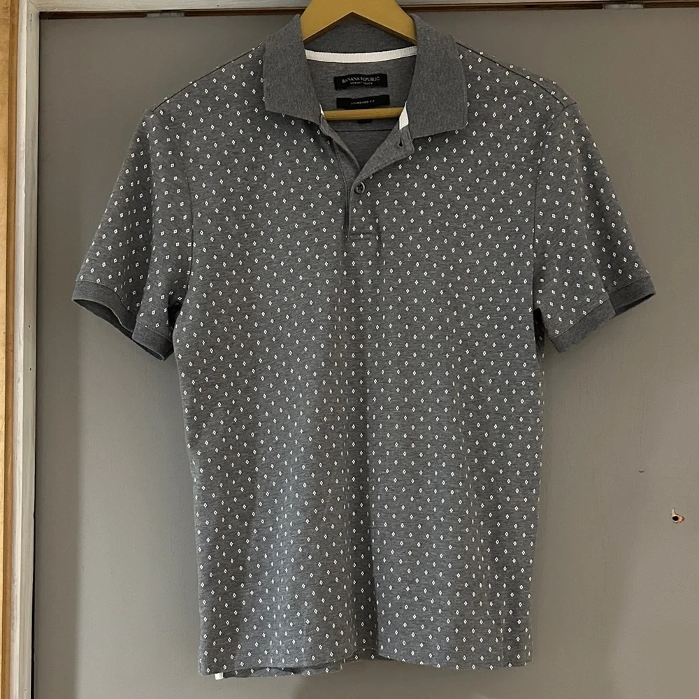 Banana Republic Luxury Touch Standard Fit Charcoal Polo – White Micro Pattern